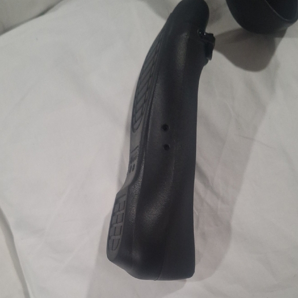 CROCS Black Women's Flats with Chain Detail Size 5 - Picture 8 of 8